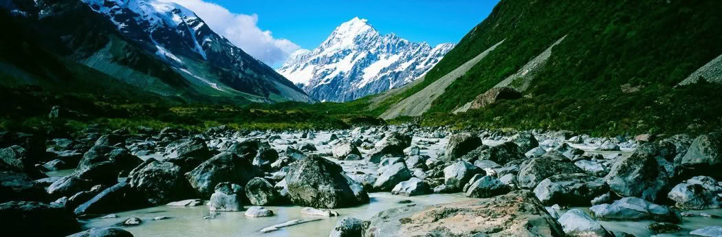 Hooker Valley looking toward Mt Cook, Mt Cook/Aoraki National Park, New Zealand.