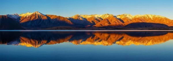 New Zealand Landscape Photography Lake Heron at dusk with reflection in lake