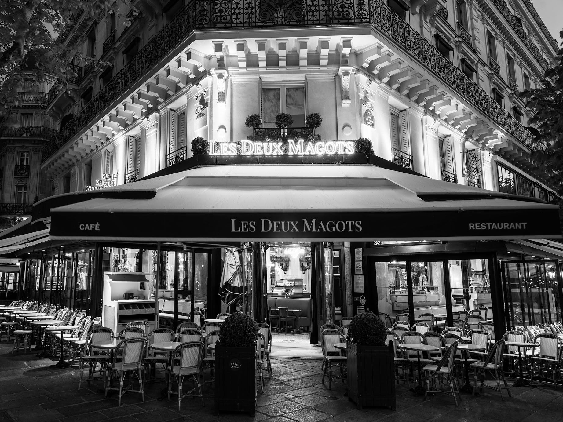 Les Duex Margots cafe in Paris black and white photography