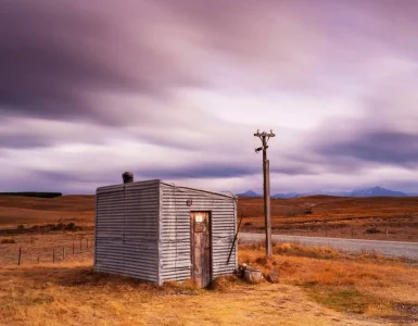 Irishman Creek Roadman’s Hut in the Mackenzie District, captured in New Zealand landscape photography